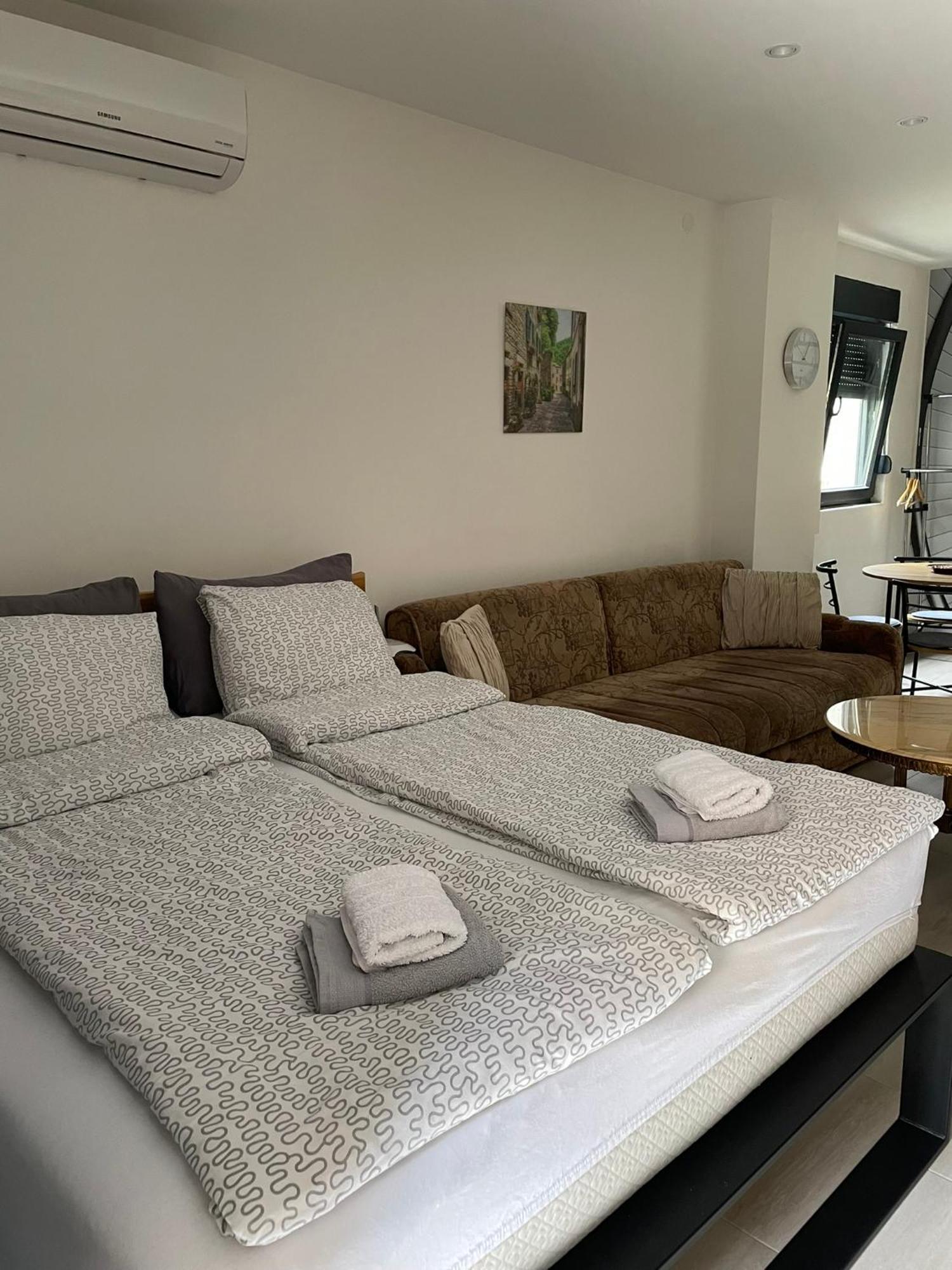 Visoko New Concept - 7 Minutes From The Pyramids - City Center Eksteriør bilde